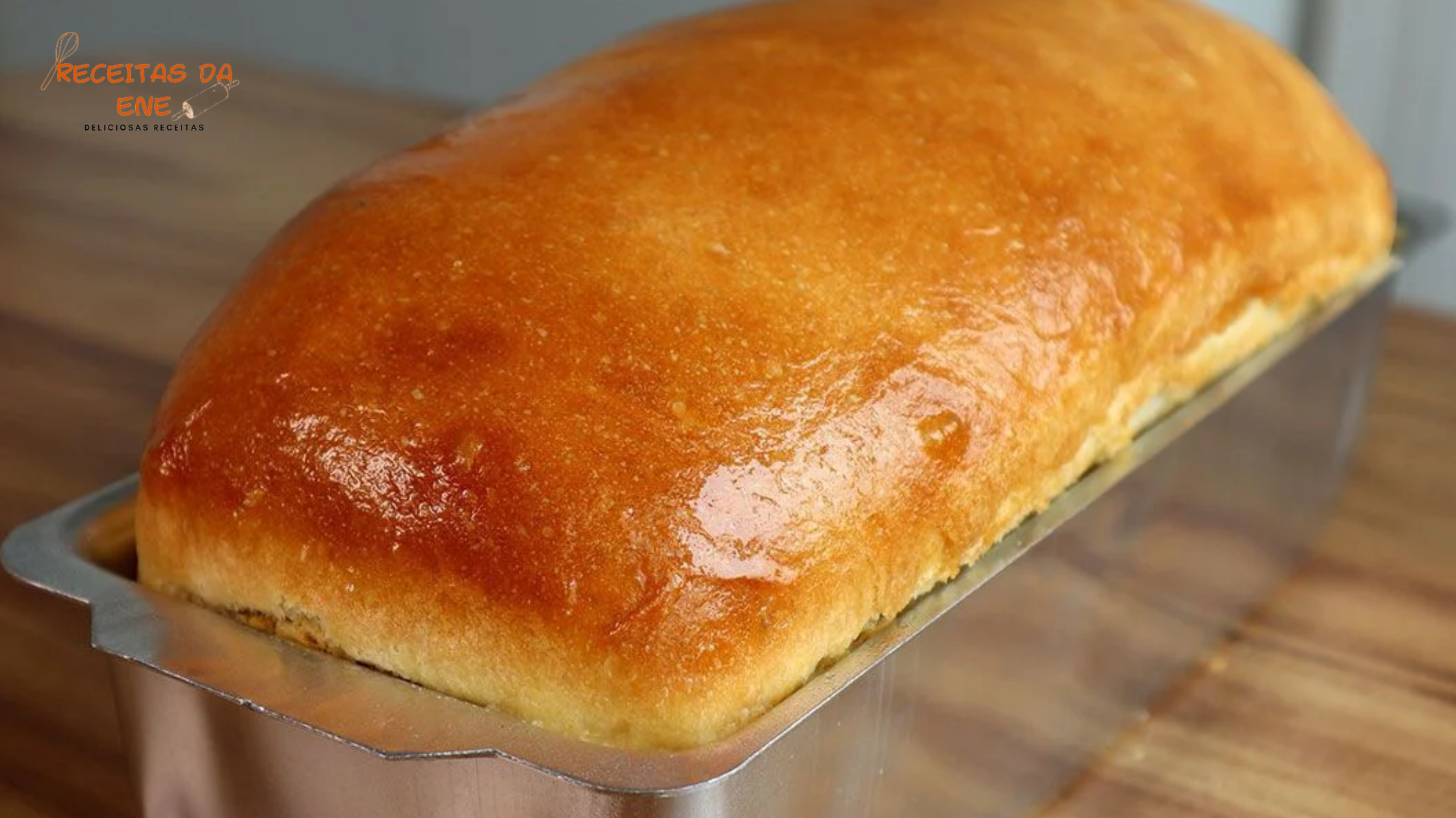 Este pão caseiro é perfeito para servir com manteiga fresca, geléia ou como acompanhamento para sopas e ensopados. Espero que você goste desta receita!